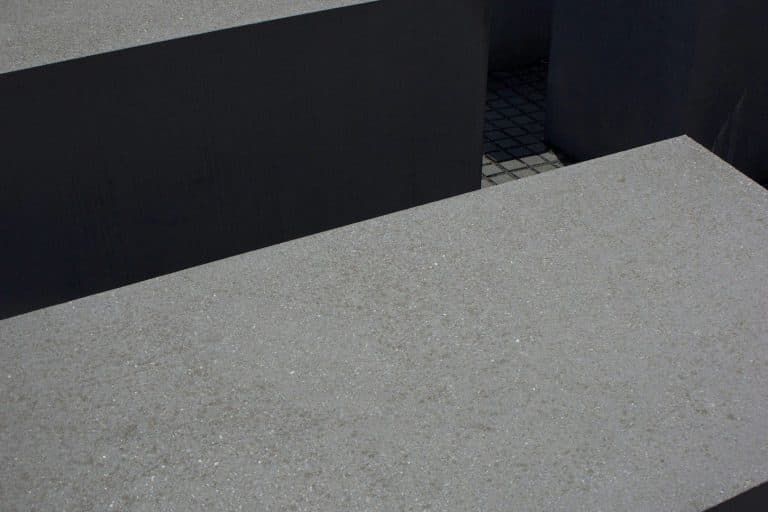 Maßgefertigte Möbel aus Fliesen und Mosaik